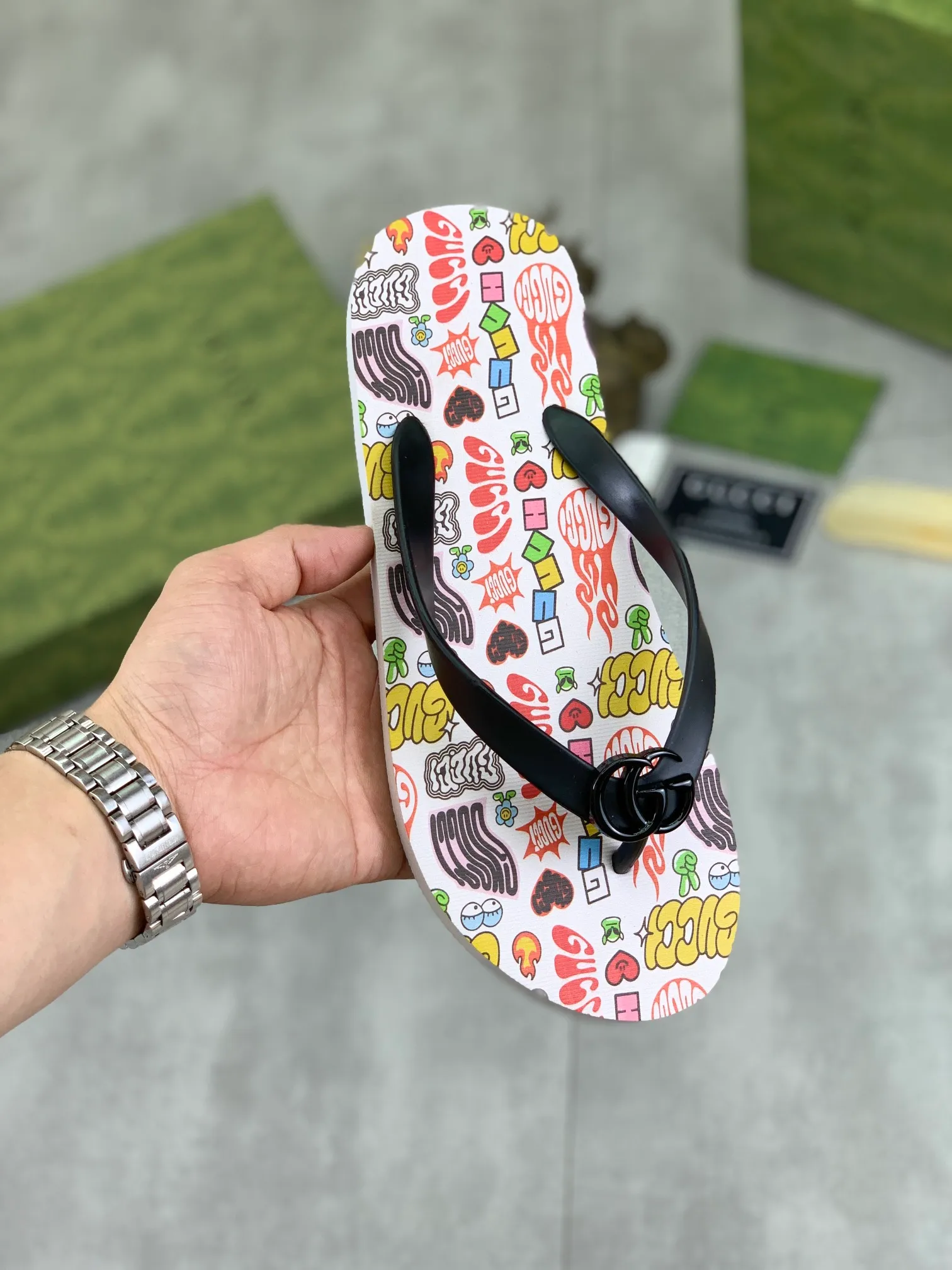 Men's men's shoes 💰P220💰【New style】🆘【GUCCI】Official website's popular Gucci adult couple 🧑‍🤝‍🧑 style, children's flip-flops are on sale at the counter simultaneously! Original fabric imported from Italy. Original bottom provided by the original factory. Size: Adult 36-45. Children’s size: 30-37. Multiple colors available.